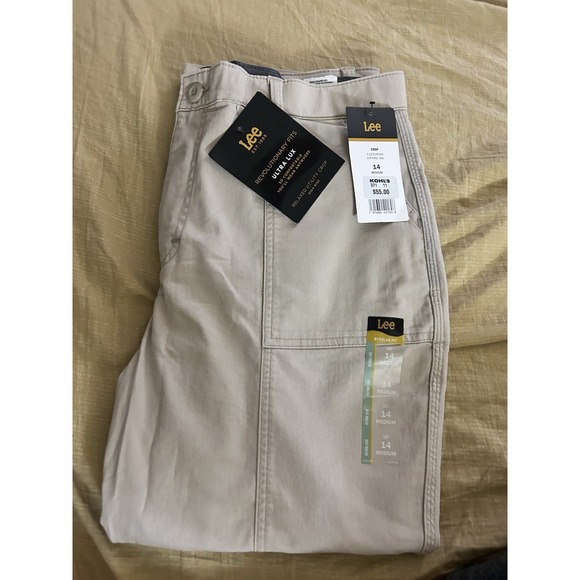 Lee Pants - Lee Women's Size 14 NWT Khaki Straight Leg High‎ Rise Crop Pants